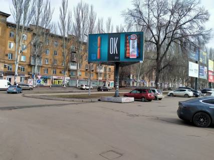 Билборд B в Кривом Роге вул. Героїв АТО (Димитрова), 30а заїзд до парковки перед ТЦ Сільпо. Велика кількість транспорту та пішоходів. Поряд Юніон, Джампсіті та Міськвиконком. фото 1