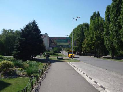 Білборд, Бігборд (Борд)  B у Кривому Розі мкр-н Всебратське-2 (Макулан) 2/65,  готель "Братислава" місце найбільшої концентрації людей та транспорту в р-ні Макулану Фото 1