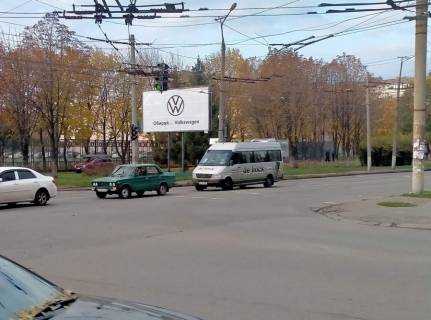 Білборд, Бігборд (Борд)  B у Кривому Розі мкн-н 4-й Зарічний,31 -вул. Електрозаводська, перехрестя. Поворот з Терри. Гарно видно.Маг УМК. Фото 1