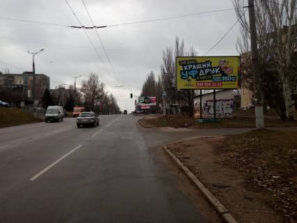 Билборд A в Кривом Роге мкр-н Зарічний, 22  навпроти  ТРЦ Терра. Великий трафік. Добре видно зі стоянки перед торговим центром. фото 1