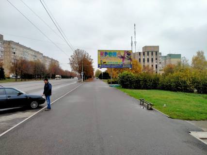 Билборд A в Кривом Роге вул. С. Колачевського, 16 - вул. Конституційна (ТЦ "Варус"), напрямок руху до Тернів фото 1