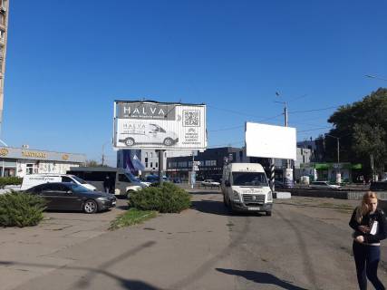 Призма B в Кривом Роге пр. Миру, 37, майдан 95-й квартал (пл. Горького).Центр міста. ТЦ Плаза 1, 2, 3. Маг Халва, АТБ, Мак Дональдс, маг Антошка. Центральне кільце. Найбільший трафік руху транспорту міста. - 378095 фото 1