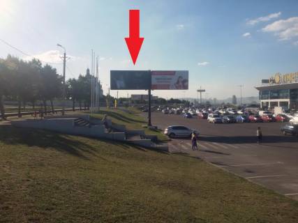 Билборд A в Кривом Роге пл. 30 річчя Перемоги,1. Стоянка "Сонячна галерея", ТЦ "Ашан", ТЦ Сіті Молл. ТЦ "Сонячна галерея" фото 1