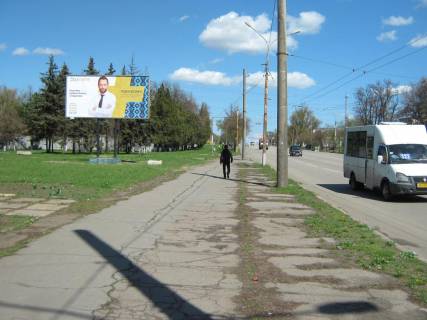 Билборд B в Кривом Роге перехрестя Січеславська вул. (кол. Кремлівська)  та вул. Електрична,2 , зуп "КРеС" напрямок руху до Прудів, великий потік транспорту , широкий огляд с зупинок горомадського транспорту. фото 1