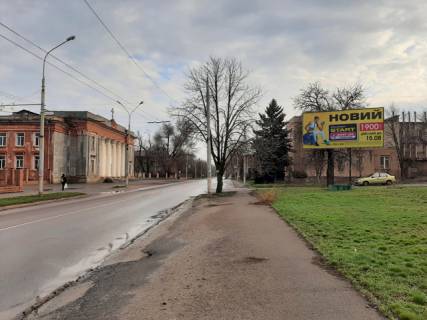 Білборд, Бігборд (Борд)  A у Кривому Розі вул. Дишинського 12-а, заправка "Sun Oil",  готель Парк-Хаус, ресторан Природа. Фото 1