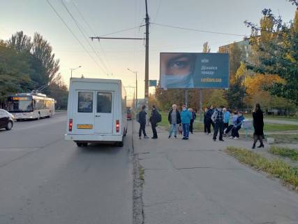 Билборд A в Кривом Роге мкн-н 4-й Зарічнийй, 8 зупинка "Школа міліції", нарямок руху до  вул. Десантної фото 1