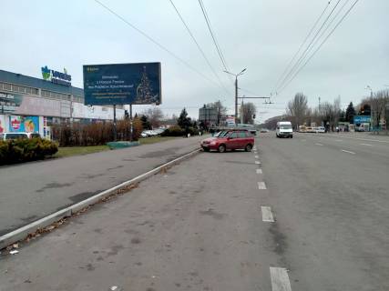 Билборд B в Кривом Роге Сергія Колачевського вул. (кол. 23 лютого), 16 - вул. Конституційна (ТЦ "Варус"), напрямок руху до СТ Рокувата фото 1