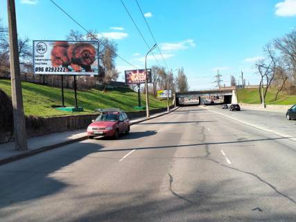 Билборд B в Кривом Роге вул. Вільної Ічкерії (Волгоградська),, напрямок руху від 95-й квартал майдан (пл. Горького), за 500 м від майдан 95-й квартал (пл. Горького) до мосту. Найбільший трафік транспорту. Широкий огляд через проспект. Центральна точка міста. фото 1