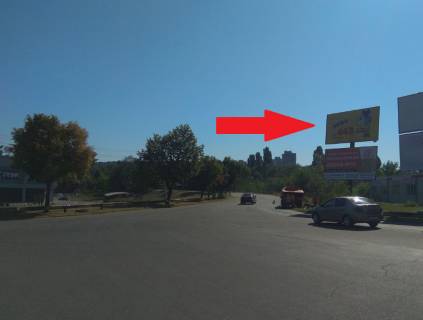 Білборд, Бігборд (Борд)  A у Кривому Розі вул.Соборна,навпроти ТЦ Сонячна галерея. Широкий огляд з стоянки перед Сонячною галереєю. Напрямок руху до Сонячного.Верхня площа. Фото 1
