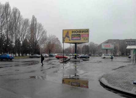 Призма A в Кривом Роге вул. Героїв АТО, 30а  навпроти РЦ Льодова Арена. Поряд з БМІС. Гарний огляд від виходу Будинку Молоді та стоянки  перед ним. - 488262 фото 1