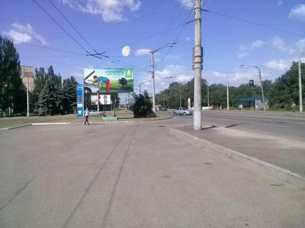 Білборд B у Кривому Розі вул. Дніпр. шосе, 82 А. В′їзд в місто зі сторони Дніпра. АЗС Авиас, Розвилка. поворот на Залізничний вокзал Кривий Ріг Головний. Фото 1