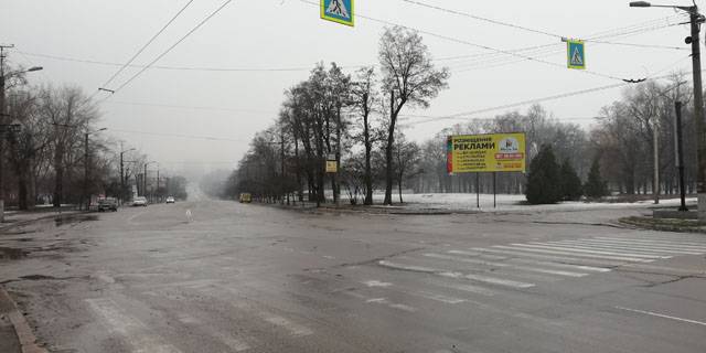 Билборд A в Кривом Роге пр. Металургів  та Вадима Гурова вул. (кол. Постишева),стадіон Металург, направлення руху від соцміста до Арселору фото 1