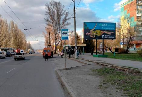 Билборд A в Кривом Роге  мкн-н 5-й Зарічний,5 зупинка міського транспорту, ТК "Дивоцвіт, торгові точки. Напрямок руху до  ТРК Терра. фото 1
