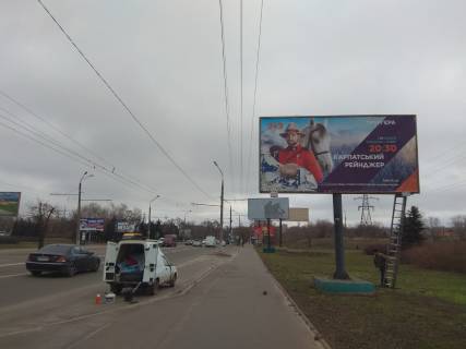 Білборд, Бігборд (Борд)  B у Кривому Розі вул. Вільної Ічкерії (Волгоградська), напрямок з пл.Поля до 95-й квартал майдан (пл. Горького), зуп. ш. "Артем-1", АЗС Авиас, Червона лінія, найбільший шляхопровід міста з найбільшим трафіком руху транспорту. Фото 1