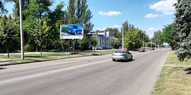 Билборд B в Кривом Роге вул. Матусевіча - маг. "Супутник", напрямок руху до Цирку від Олександра Васякіна вул. (кол. Будьонного). Меблевий салон Супутник, офісний центр, спальний район. фото 1