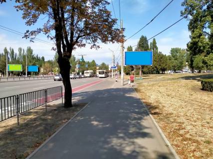 Білборд, Бігборд (Борд)  A у Кривому Розі пр-кт. 200 років Кр.Рога —вул. М. Свитальского, 173 кв, напрямок до КРЕСу., перехрестя,велика кількість магазинів та зупинка з пересадкою в напрямку до північних районів міста Фото 1
