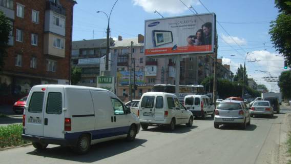 Билборд A в Черновцах, в  Незалежності пр / Головна вул, до вул Головної фото 1