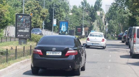 Ситилайт A в Киеве, Сітілайт 1.2х1.8  вул. Богдана Гаврилишина (Ванди Василевської). роздільник фото 1
