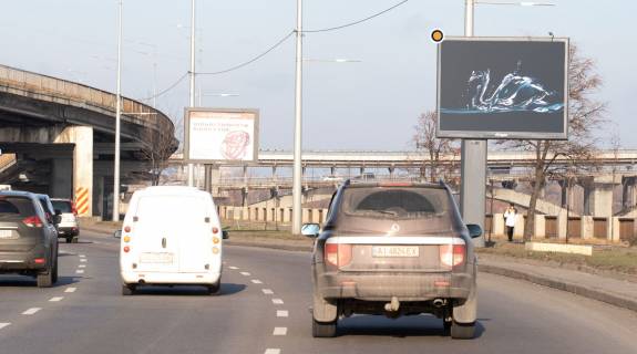 Видеоборд A в Киеве, Цифра 2.3х3.14  Набережне шосе, в напрямку до мосту Метро - 306525 фото 1