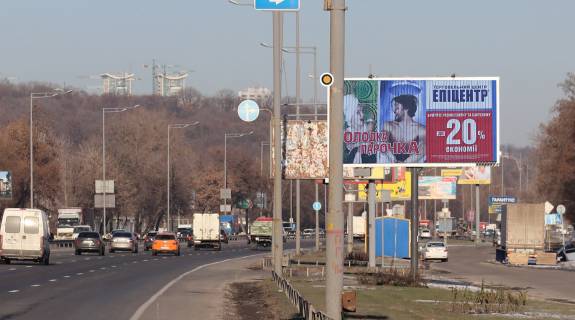 Билборд A в Киеве, Щит 3x6  Столичне шосе, роздільник, біля АЗС, в Київ фото 1
