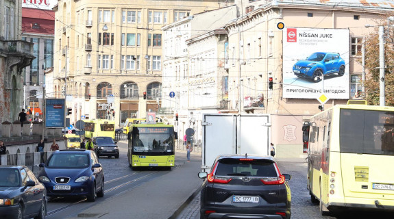 Брандмауэр A в Львове, Брандмауер  Осмомисла Яр пл., 15, Національний оперний театр фото 1