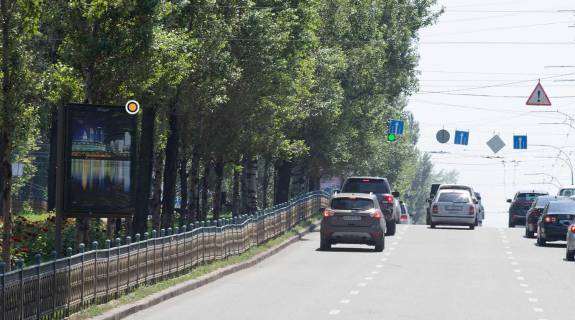 Сiтiлайт A у Києві, Сітілайт 1.2х1.8  Лесі Українки бульв.(роздільник) Фото 1