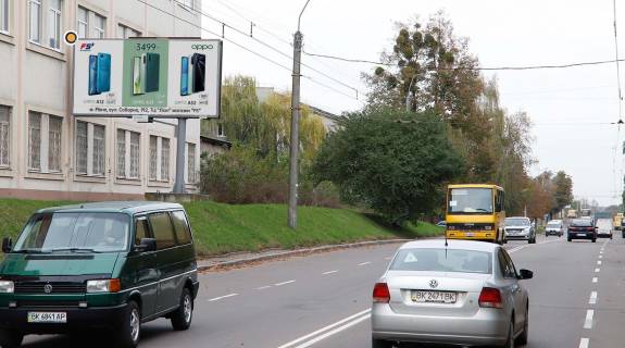 Билборд B в Ровно, Щит 3x6  вул. Богоявленська (Черняка), 4, в центр фото 1