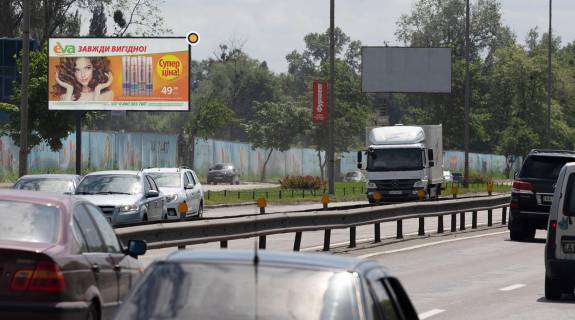 Билборд B в Киеве, Щит 3x6  Столичне шосе, 290м до АЗС GLUSCO, від Південного моста фото 1
