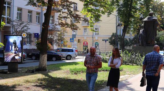 Ситилайт B в Киеве, Сітілайт 1.2х1.8  Липська вул. роздільник фото 1