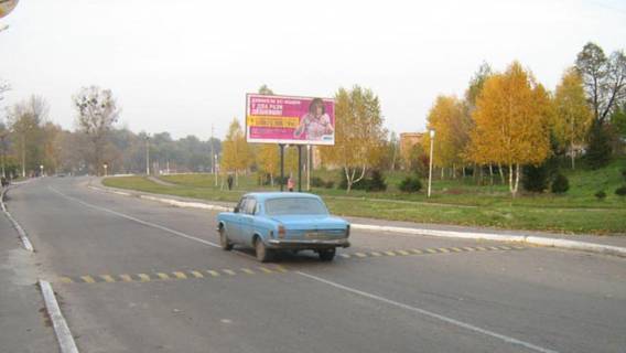 Билборд A в Ржищеве, Щит 3x6  Петровського вул., 7, біля парку відпочинку, центр, банк фото 1