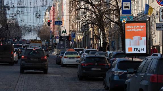 Video Billboard A in Kyiv, Цифра 1.2х1.8  Bogdana Hmel'nic'kogo st. 6/13 - 403215 Photo 1