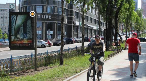 Ситилайт B в Киеве, Сітілайт 1.2х1.8  Лесі Українки бул.(БЦ Парус,роздільник) фото 1