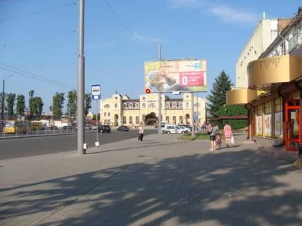Билборд A в Луцке, Щит 3x6  Привокзальна пл / Грушевського вул., із центру фото 1