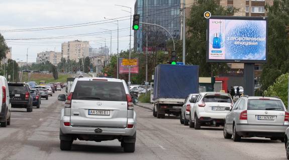 Видеоборд A у Києві, Цифра 2.3х3.14  Дніпровська набережна, навпроти буд.№9, до просп. Соборності (Возз’єднання) - 332565 Фото 1