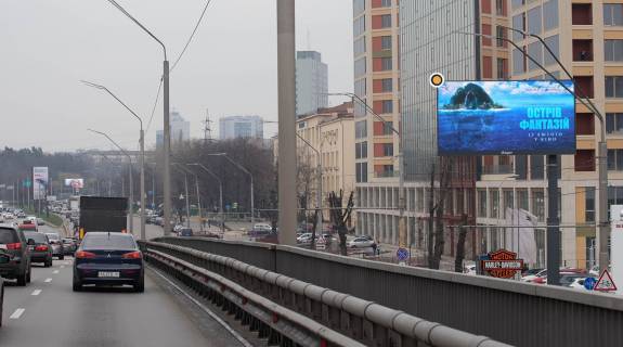Видеоборд A в Киеве, Цифра 4х8  Берестейський пр.(Перемоги пр.),67, автосалон "Сіат", окрім розміщення реклами авто - 325000 фото 1