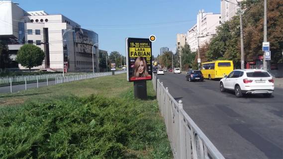 Ситилайт A в Киеве, Сітілайт 1.2х1.8  Святослава Хороброго вул. (Народного ополчення). роздільник фото 1