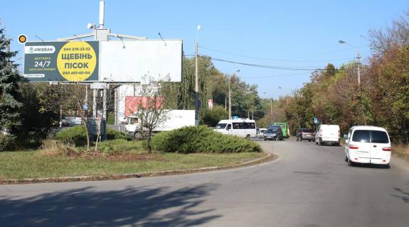 Билборд A в Черновцах, Щит 3x6  Ізмайлівська вул / Січових Стрільців вул, лівий, в центр фото 1