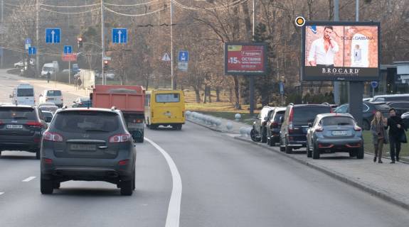 Видеоборд A в Киеве Миколи Міхновського бульвар (Дружби Народів бульвар)., возле АЗС - 235400 фото 1
