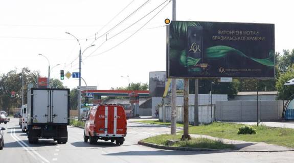 Билборд A в Чернигове, Щит 3x6  Козацька (50 років ВЛКСМ) вул./Інструментальна вул. (навпроти автосалону "Рено") фото 1