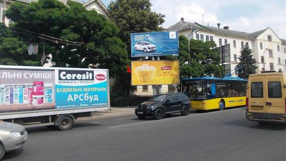 Билборд A в Ивано-Франковске Привокзальная пл,  перед Вокзалом, на ул Вовчинецька (Гагаріна) нижний фото 1
