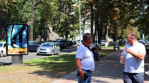Сiтiлайт B у Києві, Сітілайт 1.2х1.8  Липська вул. роздільник Фото 1