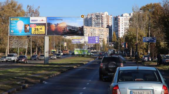Билборд A в Одессе, Щит 3x6  Балківська вул, 83 (на розподільчій смузі) права фото 1