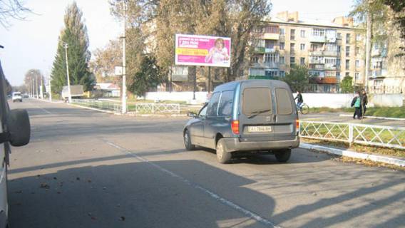 Билборд A в Узине, Щит 3x6  Авіаторів вул., 59, центр, біля кафе та кінотеатру фото 1
