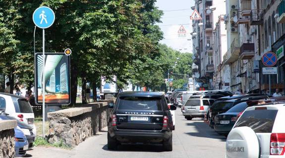 Ситилайт A в Киеве, Сітілайт 1.2х1.8  Антоновича вул. (Горького). роздільник фото 1