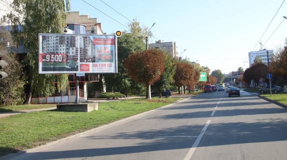 Билборд B в Черновцах, Щит 3x6  Сергія Скальда (Комарова) вул, 8, в центр фото 1