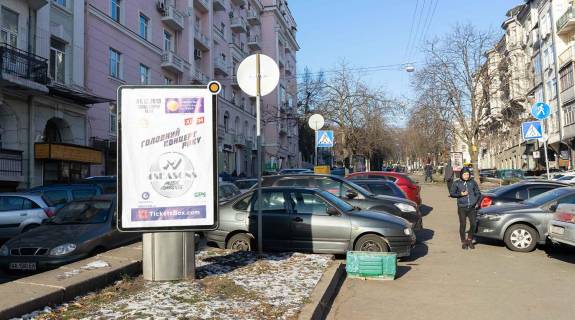 Сiтiлайт B у Києві, Сітілайт 1.2х1.8  Антоновича вул. (Горького). роздільник Фото 1