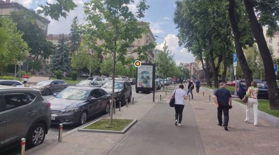 Сiтiлайт B у Києві, Сітілайт 1.2х1.8  Прорізна вул., навпроти буд.№8 Фото 1