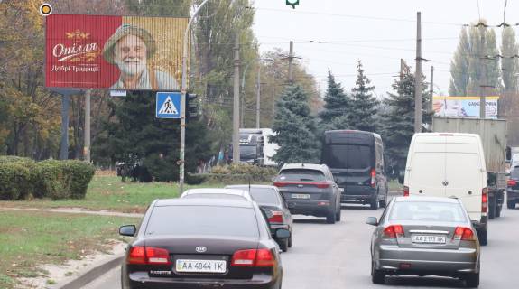 Білборд, Бігборд (Борд)  A у Києві, борд  Івашкевича вул., роздільник, навпроти буд. №3, в напрямку до Автозаводської вул. Фото 1