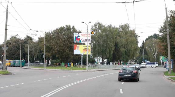 Билборд A в Ровно, Щит 3x6  Привокзальна пл, 1, верхній, з центру фото 1