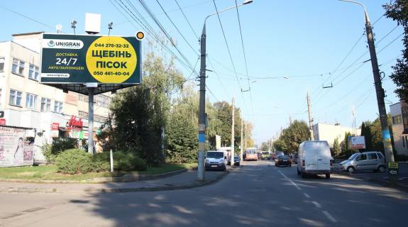 Билборд B в Черновцах, Щит 3x6  Головна вул / Ентузіастів вул, в центр фото 1
